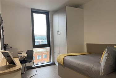 1 bed flat, Great Patrick Street, Holylands, Belfast, BT12LT - Image 1